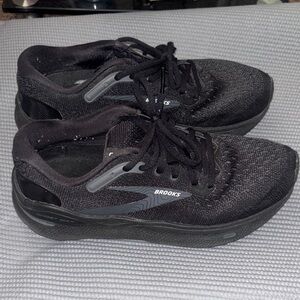 Brooks Ghost Max Athletic Sneakers